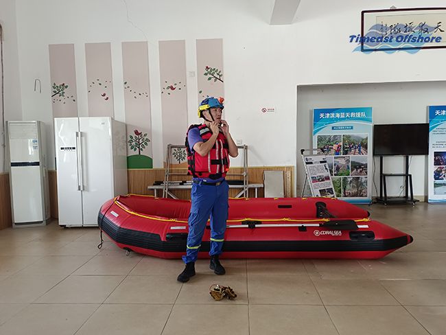 麻豆短视频海工攜手濱海藍(lán)天救援(yuán)隊(duì)開展CPR心肺複(fù)蘇和基(jī)礎繩結(jié)實地培訓(xùn)活動 麻豆短视频海工攜手濱(bīn)海藍天救援隊開(kāi)展(zhǎn)CPR心肺複蘇和基礎繩結實地培訓活動